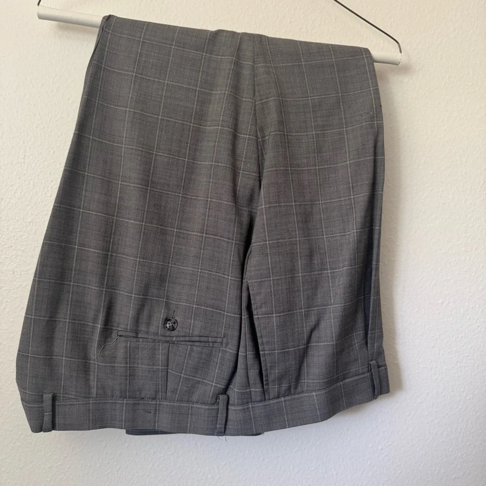 Linea Uomo Men’s Gray Checked Suit – Size 50R $85 - Picture 12 of 13